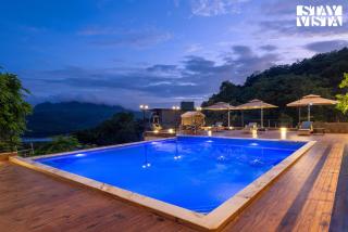 StayVista at La Belleza with Infinity Pool & Lake View Alfresco Dining - Lonavala - 9
