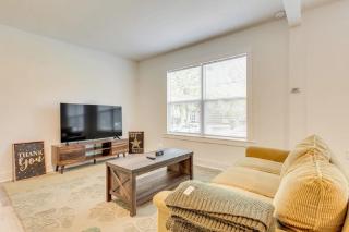 Mid-Town Cave for 6 Guests 3 Bedroom 1 Bath - Mobile - 4