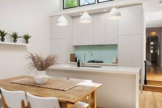 Luxe-Coastal Home at Manly Beach - 8