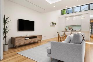 Luxe-Coastal Home at Manly Beach - 4