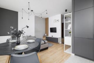Elegant Apartment in Cracow with Balcony, Parking and Desk by Noclegi Renters - 3