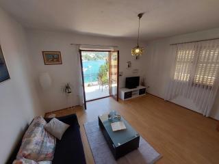 Apartment Dominik - Two Bedroom Apartment with Terrace and Sea View - Smokvica - 8