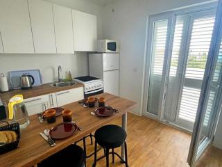 Apartments Sun 4 You - Two Bedroom Apartment with Balcony and Sea View Apartment 2 - Karlobag - 4
