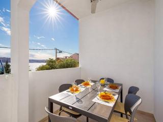 Apartments Sun 4 You - Two Bedroom Apartment with Balcony and Sea View Apartment 2 - Karlobag - 7