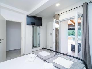 Hidden Gem Apartment - Two Bedroom Apartment with Terrace and Sea View - Molunat - 1