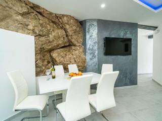 Hidden Gem Apartment - Two Bedroom Apartment with Terrace and Sea View - Molunat - 5