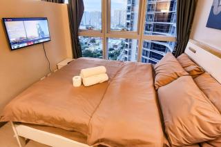 Spacious Executive 3br Apt with PS4 & bathtub in BGC - Manila - 5