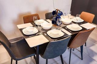Spacious Executive 3br Apt with PS4 & bathtub in BGC - Manila - 4