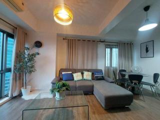 1BR Executive Penthouse Forbeswood Parklane - Manila - 2