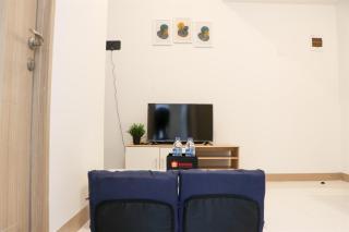 Comfort and Minimalist 2BR Apartment Tokyo Riverside PIK 2 By Travelio - Rawalembang - 4