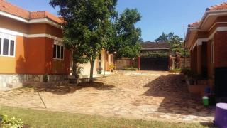 Nice private 3 bedroom holiday home Entebbe Road - 3