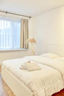 Chic 3-BR Oasis in Ghent - Stylish Interiors - 4