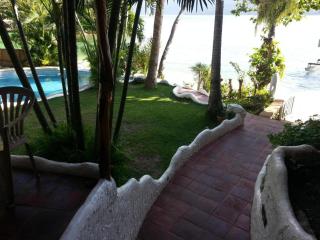Dolphinbay Beachfront & Dive Resort - Puerto Galera - 1