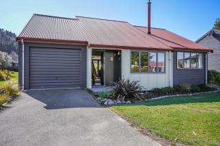 *** LAKE VILLA 458 *** - Hanmer Springs - 1