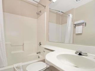 Microtel Inn & Suites by Wyndham Albuquerque West - Albuquerque - 3