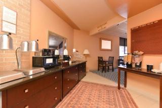 Americas Best Value Inn & Suites Victoria - 1