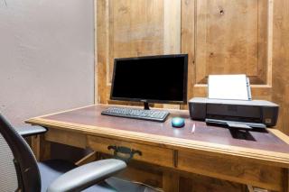 Ramada by Wyndham Monument - 1