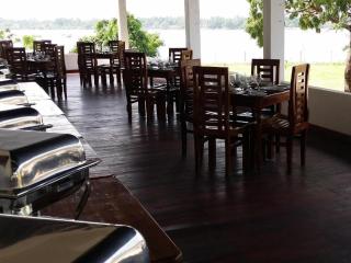 Naaval Hotel - Batticaloa - 2