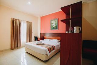 Pineapple Mansion - 9