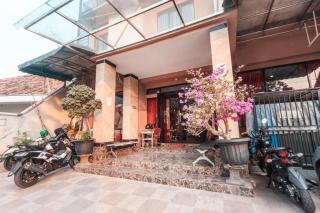 OYO 1737 Hotel Celvasha - 4