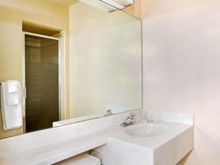 Howard Johnson by Wyndham South Lake Tahoe - South Lake Tahoe - 5
