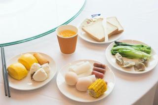 Yijian Holiday Hotel - 1