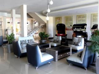 Losari Sunset Hotel - Kuta - 8