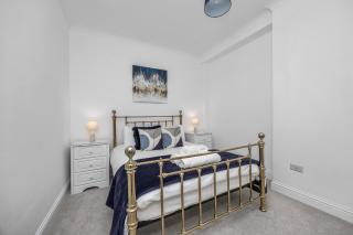 2 Bedroom Flat - with King Sized Beds, Netflix and Sky - Perfect for contractors, vacation guests or those relocating - Brighton & Hove - 0