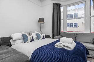 2 Bedroom Flat - with King Sized Beds, Netflix and Sky - Perfect for contractors, vacation guests or those relocating - Brighton & Hove - 1