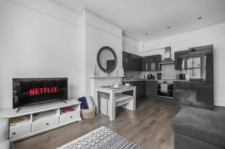 2 Bedroom Flat - with King Sized Beds, Netflix and Sky - Perfect for contractors, vacation guests or those relocating - Brighton & Hove - 8