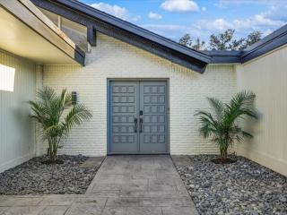 West Irving Palace Miami Style - 1
