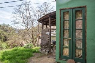 Backpacker's Dream with detached bathroom, private trails and creek! - 5