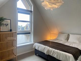 Spacious Waterfront Family Gem - 4