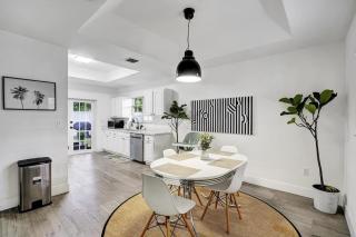 Poolside Oasis-Your Wynwood Family Retreat - 1