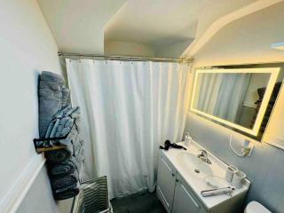 King Beds -Pet Friendly Fully Fenced Yard - Kenmore - 4