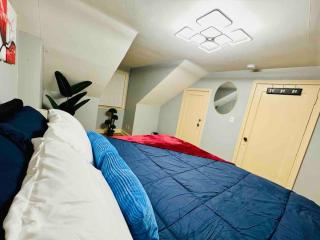 King Beds -Pet Friendly Fully Fenced Yard - Kenmore - 2