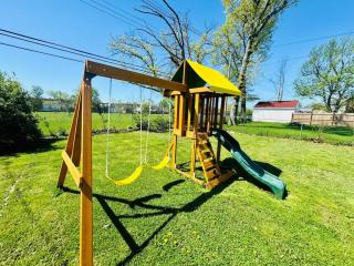 King Beds -Pet Friendly Fully Fenced Yard - Kenmore - 1