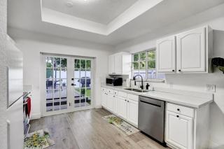 8BR-4BA Spacious House, Sleeps 20, Pool, Fenced Yd - 3