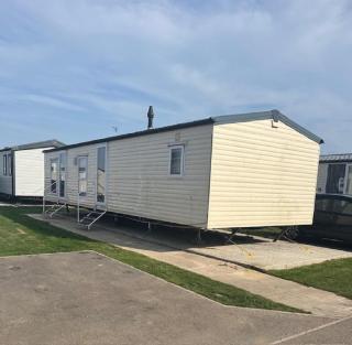 Lovely 8 Berth Caravan With Decking At Clacton-On-Sea In Essex Ref 28029Dw - 9