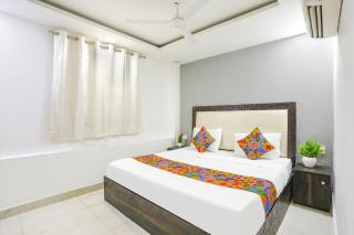Comfy Stay Hotels 2nd Floor - New Delhi - 8