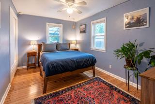 Private Bungalow with Kids Playset - Denver - 3