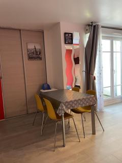 15 min walk to DisneylandParis, 5 min walk to Val d'Europe Mall and train RER A, Monyhome apartment for 4 persons - Chessy - 8