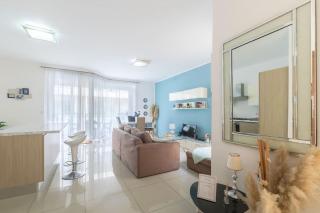 Spacious Apartment with Side Sea View - St Paul's Bay - 0