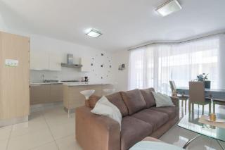 Spacious Apartment with Side Sea View - St Paul's Bay - 7