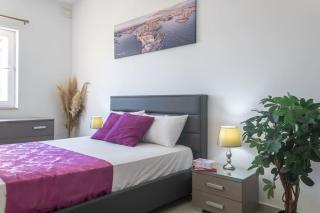 Spacious Apartment with Side Sea View - St Paul's Bay - 3