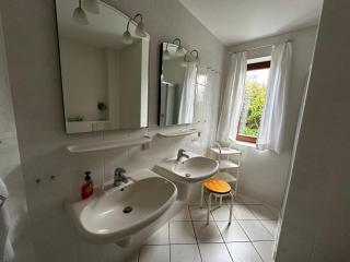 Ferienwohnung Maximus in einem Ferienhaus mit 3 Wohnungen in Putbus auf Rügen - Putbus - 2