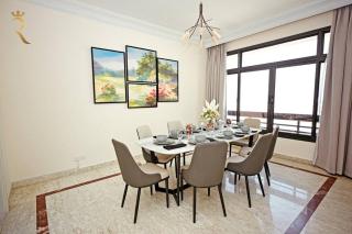 Serene 3BR Splendor Retreat at Corniche Beach - 4