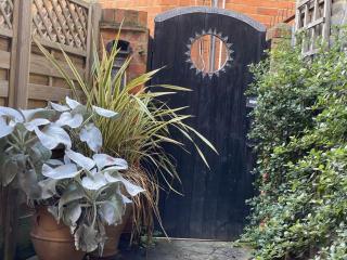 Deluxe Three Bed BnB in Henley-on-Thames near Station River & Town Centre - 2