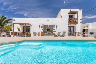 Sala Botanica Studio - Shared Pool - Central Island Location - 10 mins drive to Famara and La Santa - Tiagua - 7