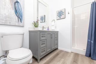 Comfy and Stylish 4 Bathrooms 26 - 9